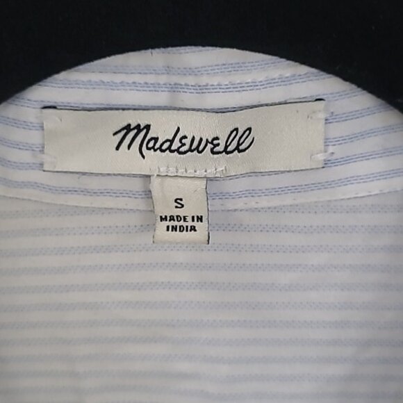 Button up Size Small - Picture 2 of 8